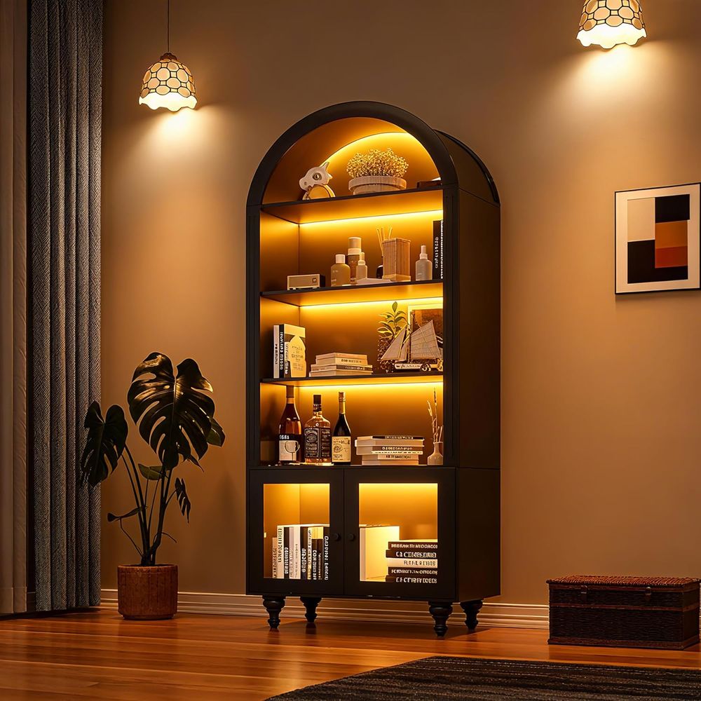 Lighting & Home Decor Studio Photos - Drewniana łukowata szafka ekspozycyjna z szklanymi
